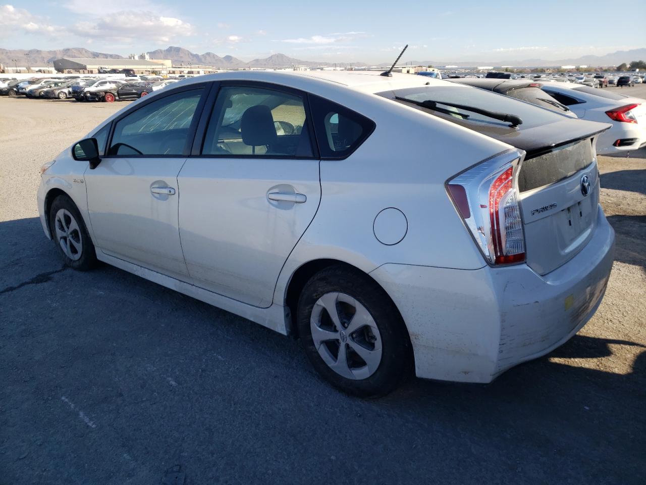 Image 2 of 2015 TOYOTA PRIUS  2015 with VIN JTDKN3DU6F1988672