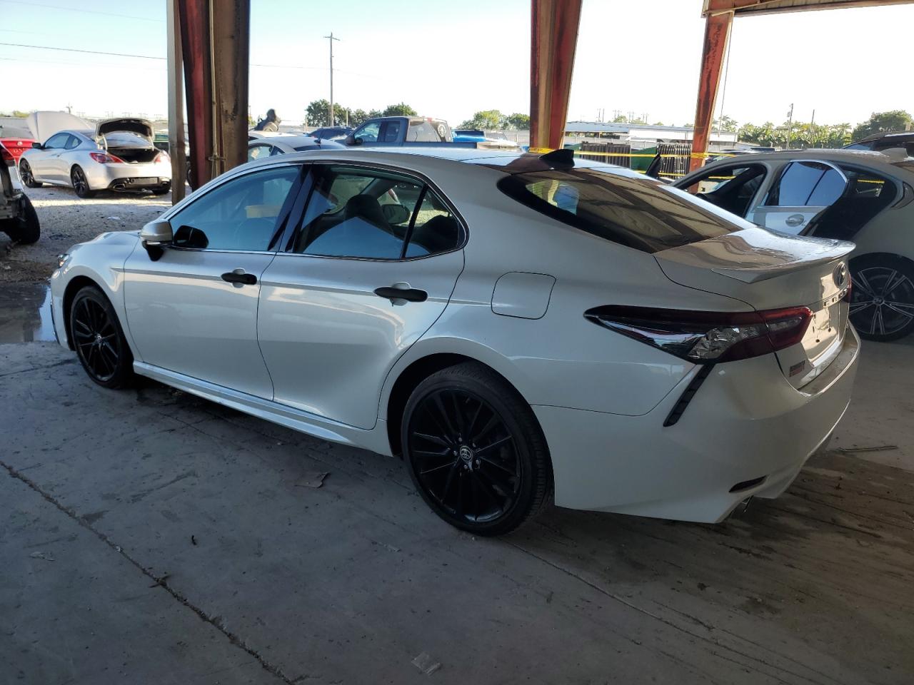 Изображение 2 2021 TOYOTA CAMRY XSE 2021 с VIN 4T1K61AK4MU577279