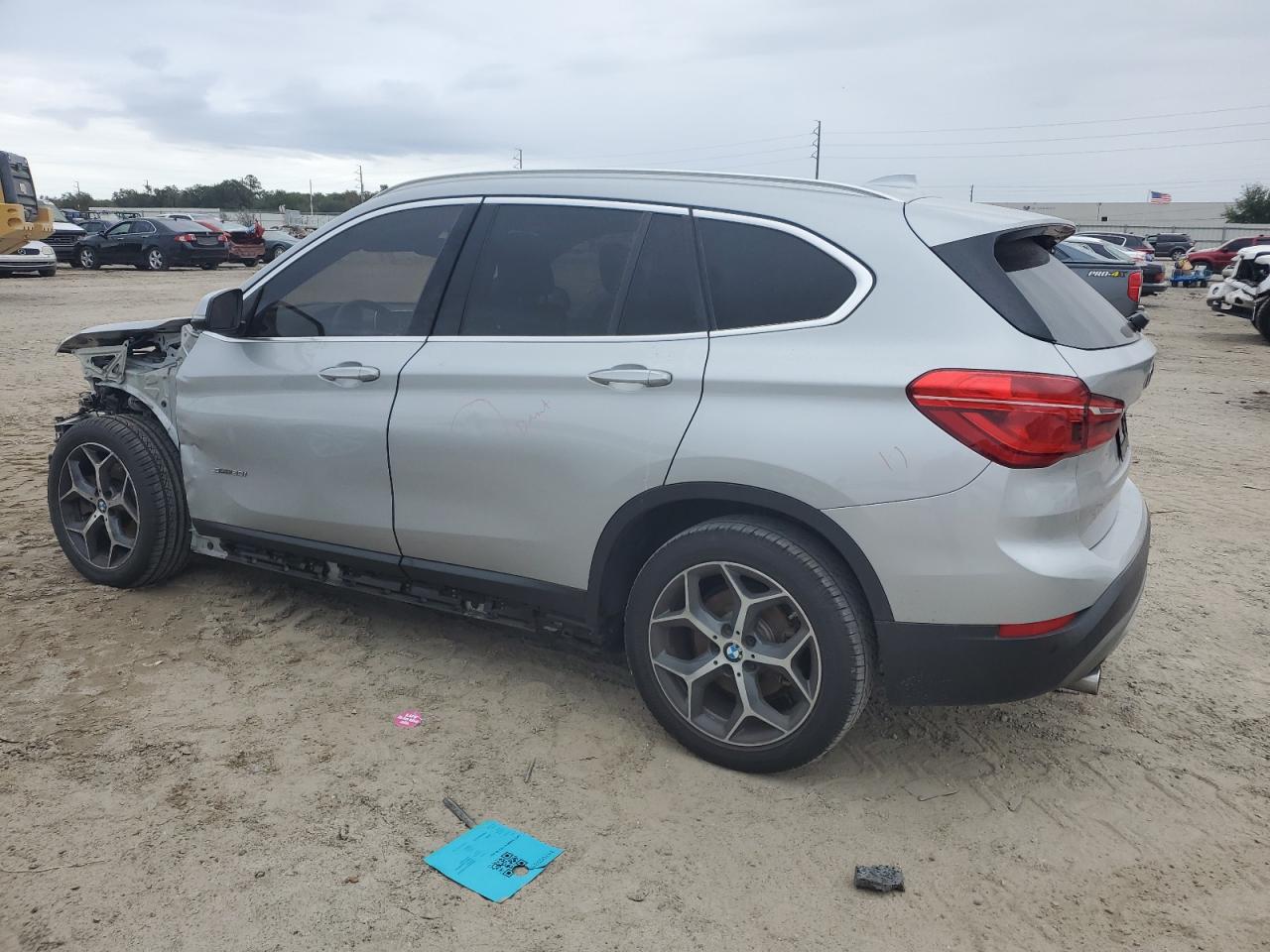 Obraz 2 z 2017 BMW X1 SDRIVE28I 2017 z VIN WBXHU7C36H5H34815