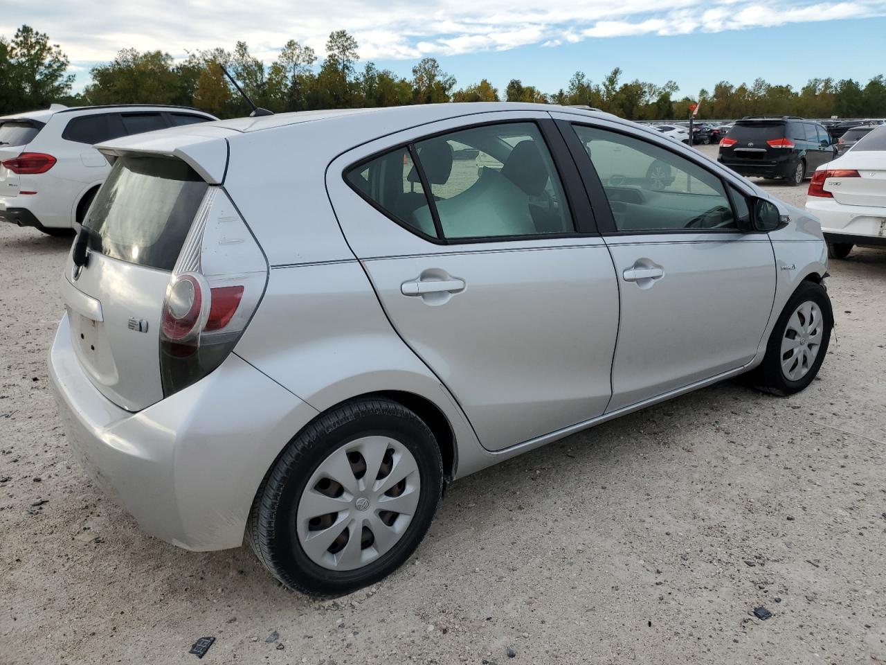 Изображение 3 2013 TOYOTA PRIUS C  2013 с VIN JTDKDTB37D1541617