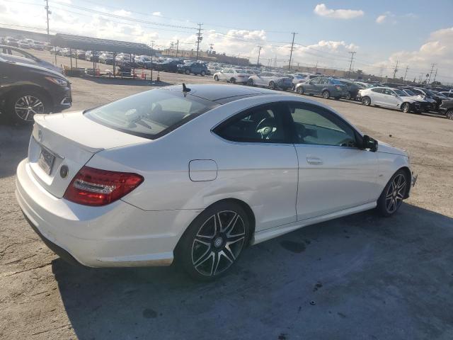 Obraz 3 z 2014 MERCEDES-BENZ C 250 2014 z VIN WDDGJ4HBXEG265344