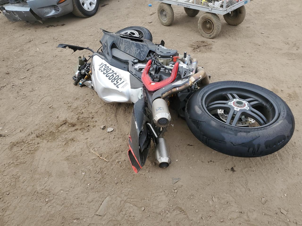 Image 3 of 2023 DUCATI PANIGALE V4S 2023 with VIN ZDMDAGWW1PB004046