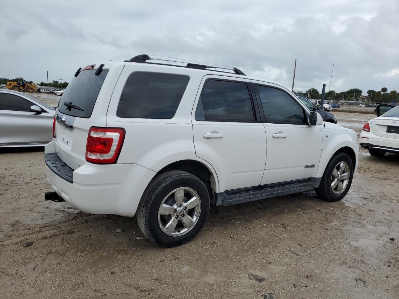 Image 3 of 2008 FORD ESCAPE LIMITED 2008 with VIN 1FMCU04188KB01643