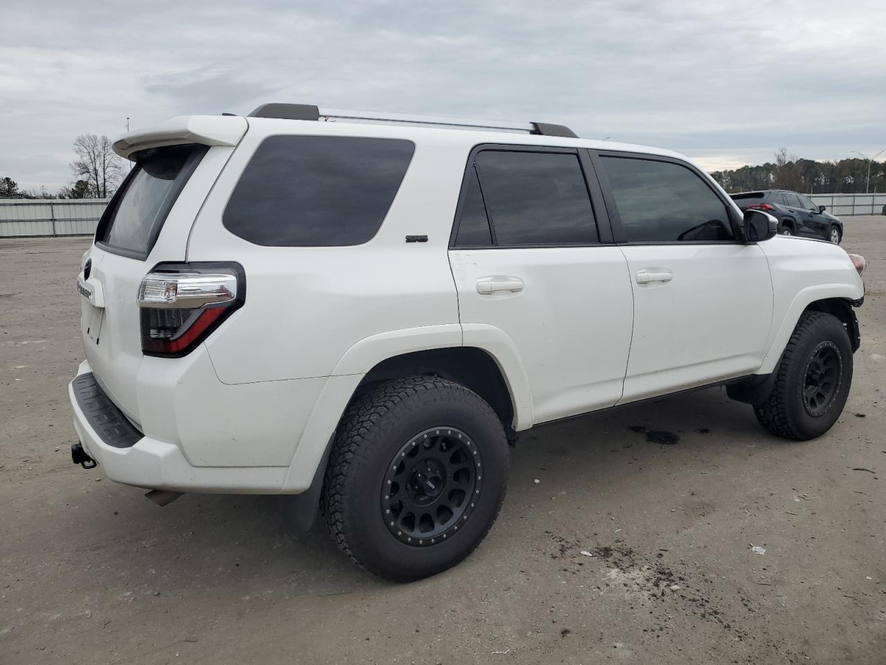 Image 3 of 2021 TOYOTA 4RUNNER SR5/SR5 PREMIUM 2021 with VIN JTEMU5JR9M5892558