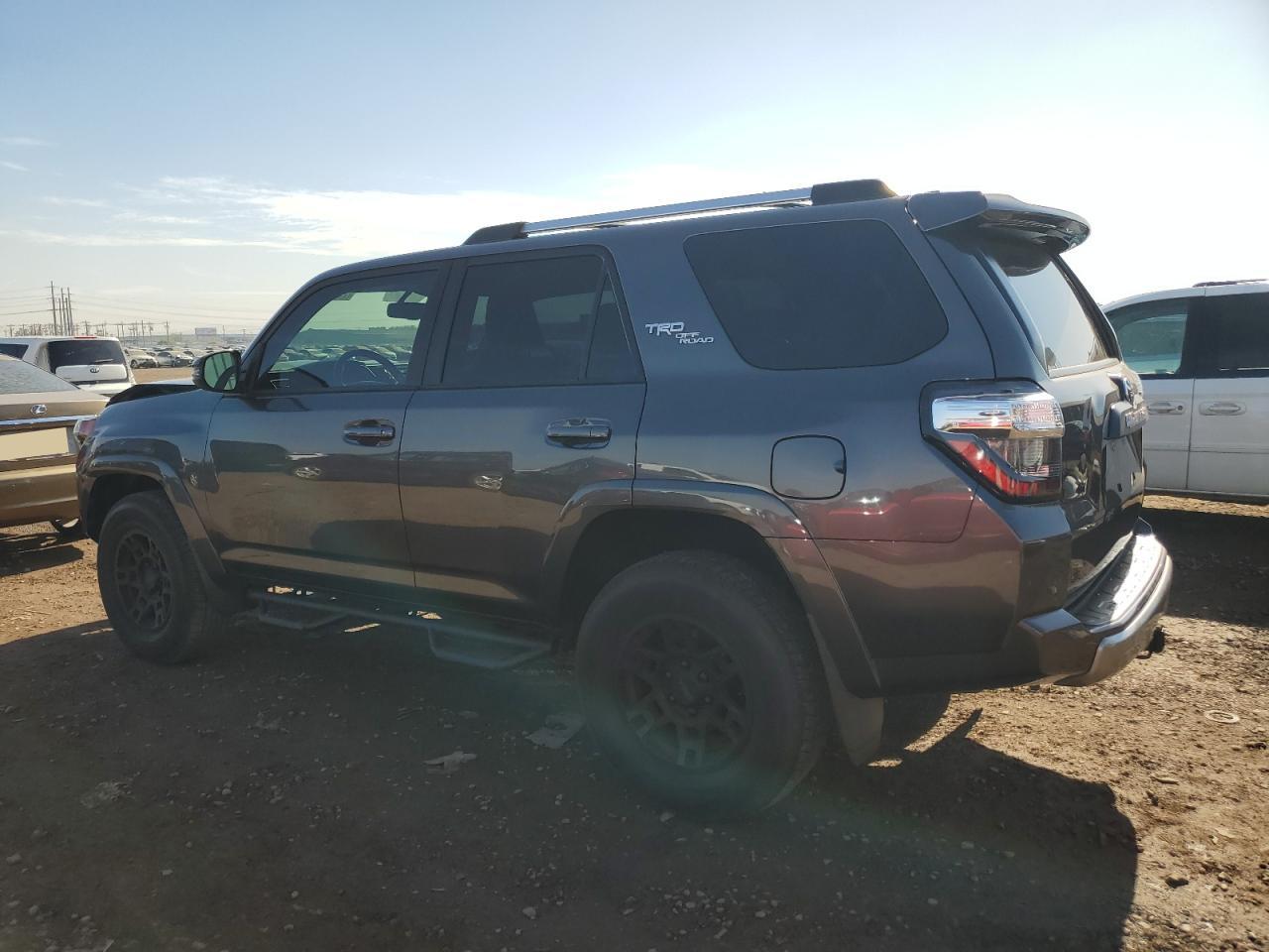 Изображение 2 2018 TOYOTA 4RUNNER SR5/SR5 PREMIUM 2018 с VIN JTEBU5JR1J5602638