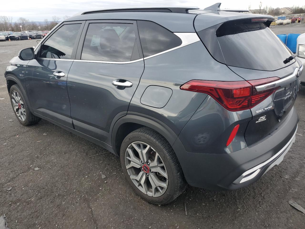 Image 2 of 2021 KIA SELTOS SX 2021 with VIN KNDETCA25M7080861