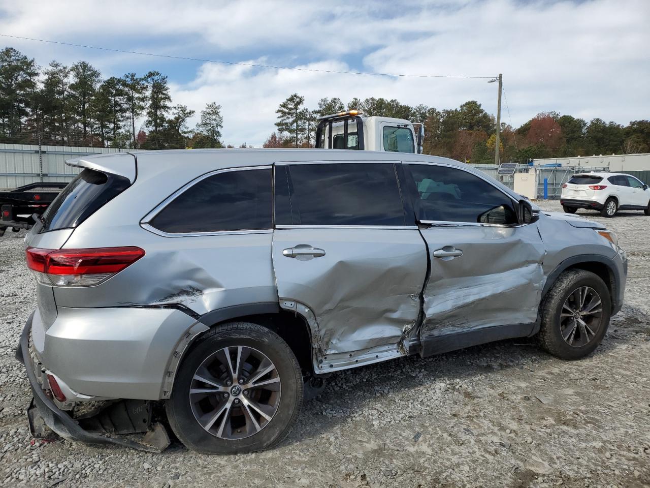 Изображение 3 2019 TOYOTA HIGHLANDER LE 2019 с VIN 5TDZZRFH2KS321231