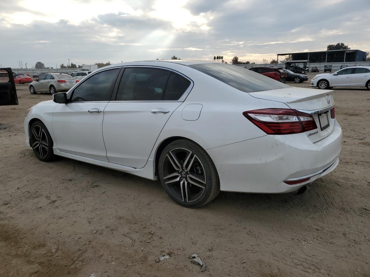 Obraz 2 z 2016 HONDA ACCORD SPORT 2016 z VIN 1HGCR2F55GA238630