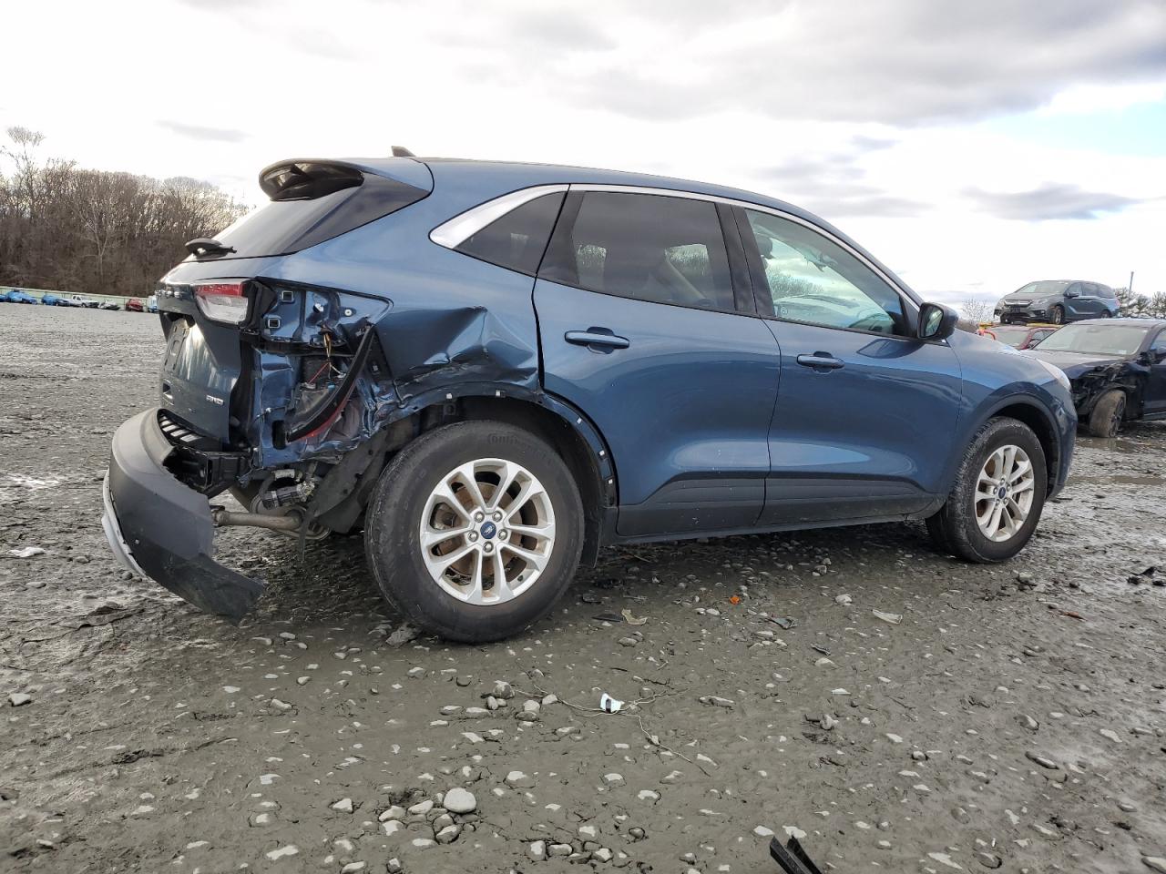 Image 3 of 2020 FORD ESCAPE SE 2020 with VIN 1FMCU9G63LUC68159