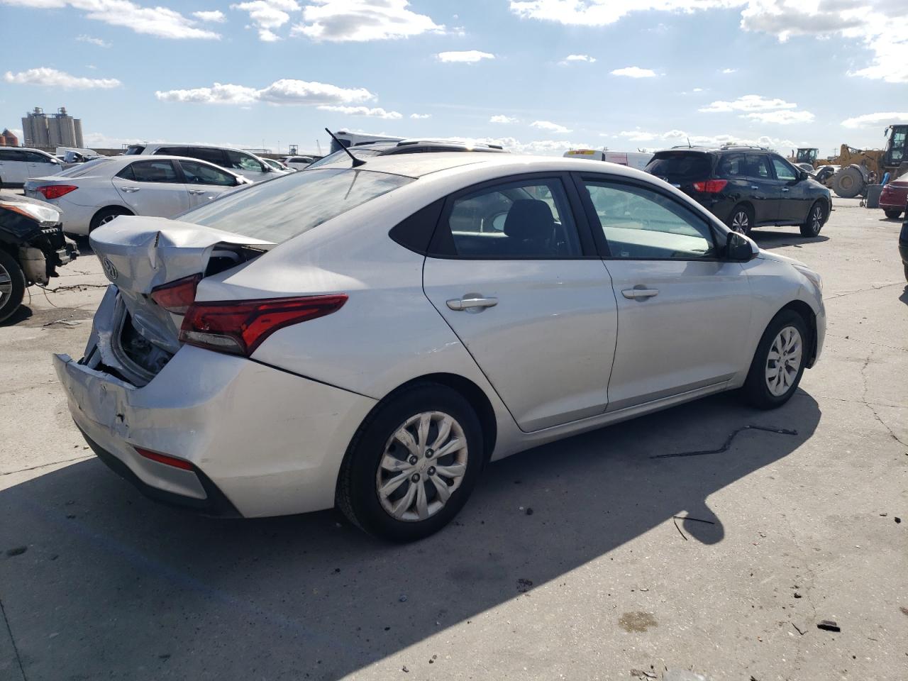 Изображение 3 2019 HYUNDAI ACCENT SE 2019 с VIN 3KPC24A3XKE044640