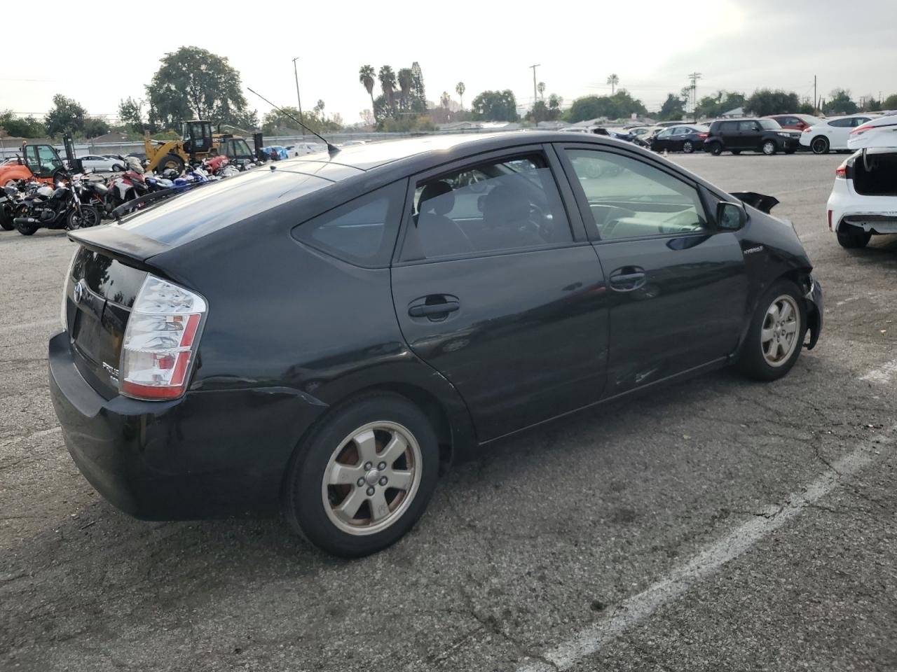 Image 3 of 2004 TOYOTA PRIUS  2004 with VIN JTDKB20U040028453