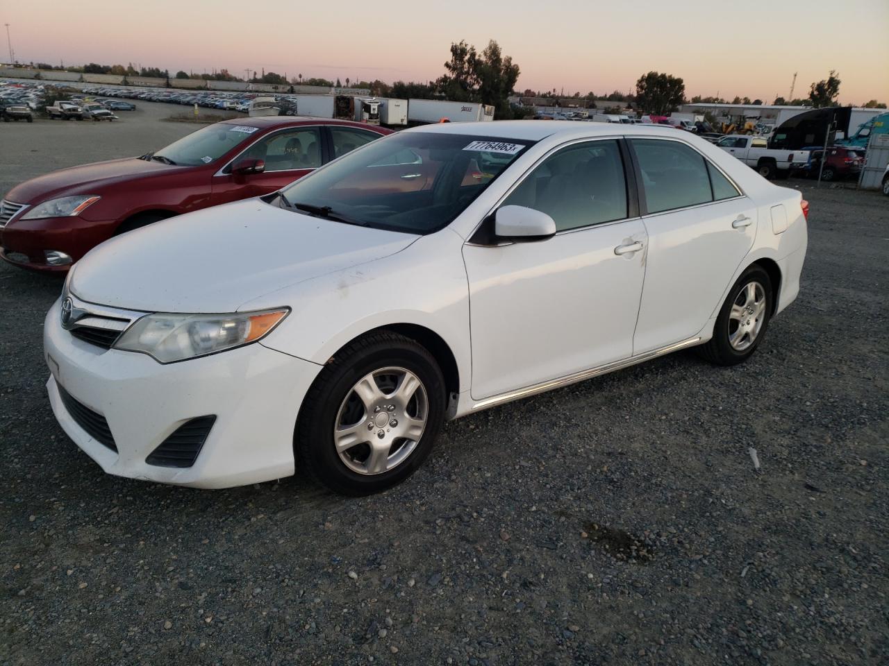 Obraz 1 z 2014 TOYOTA CAMRY L 2014 z VIN 4T4BF1FK9ER441925