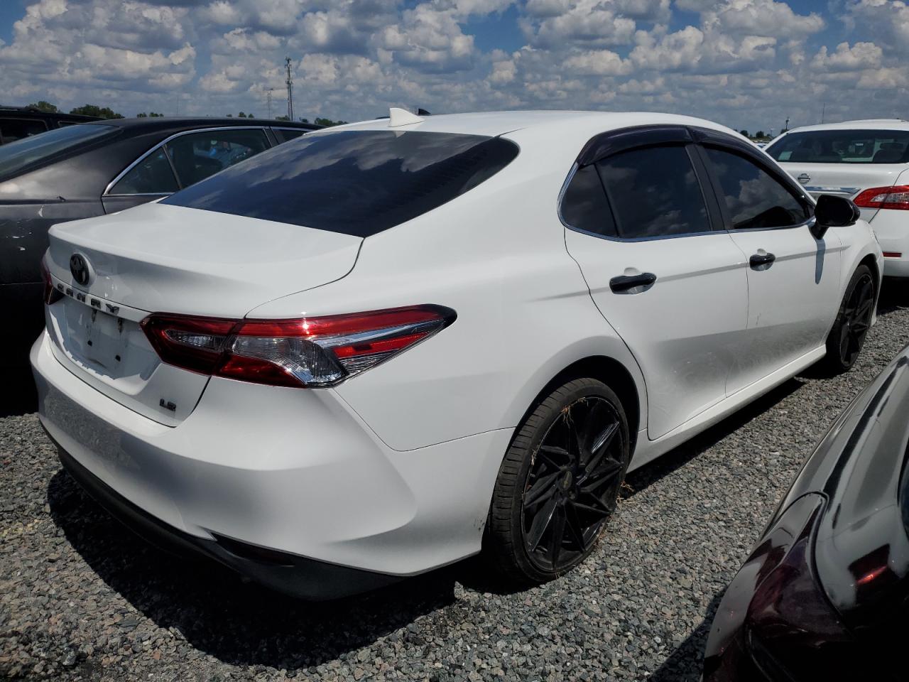 Obraz 3 z 2020 TOYOTA CAMRY LE 2020 z VIN 4T1C11AK9LU946039