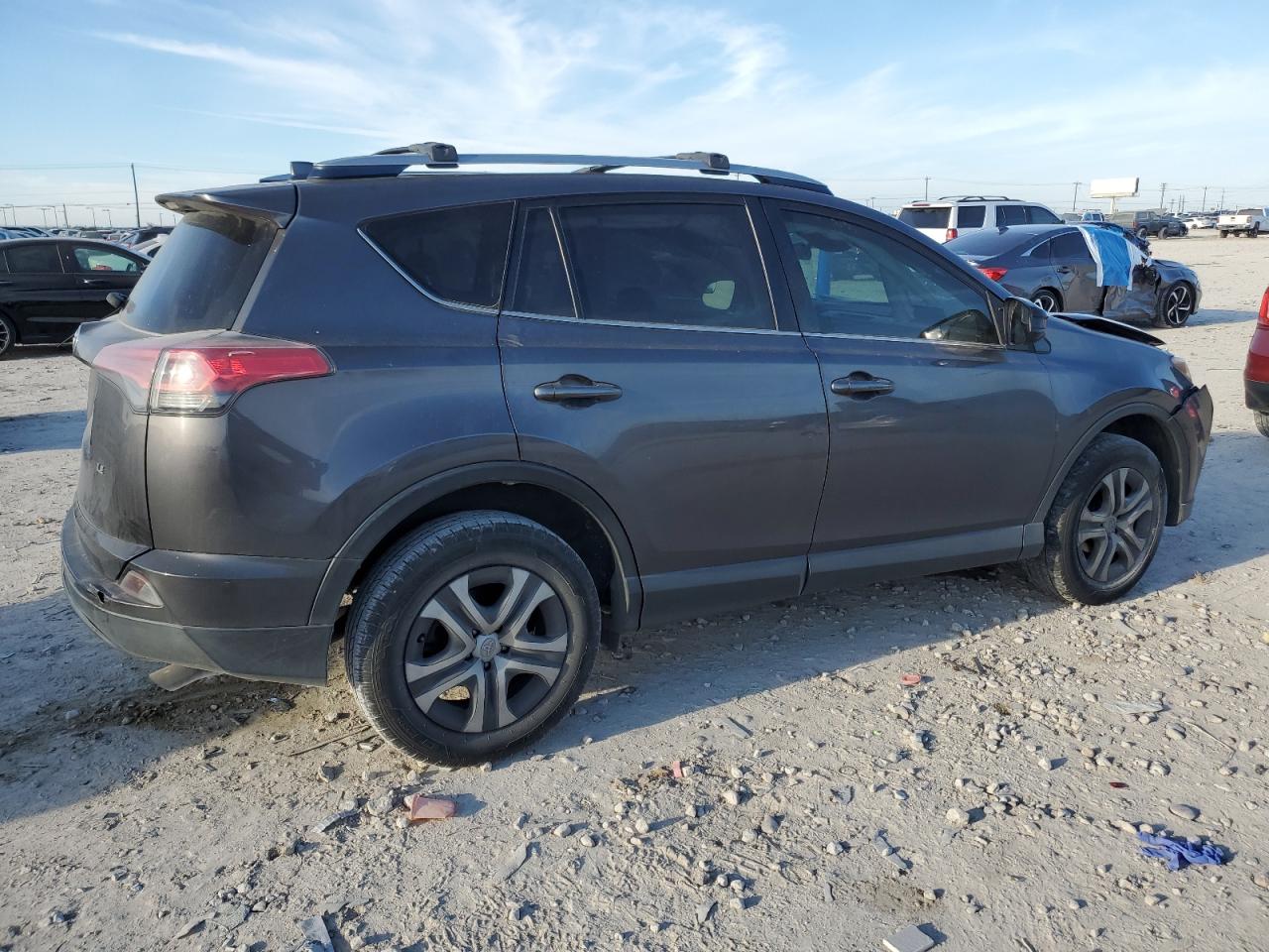 Изображение 3 2018 TOYOTA RAV4 LE 2018 с VIN JTMZFREV6JJ177923