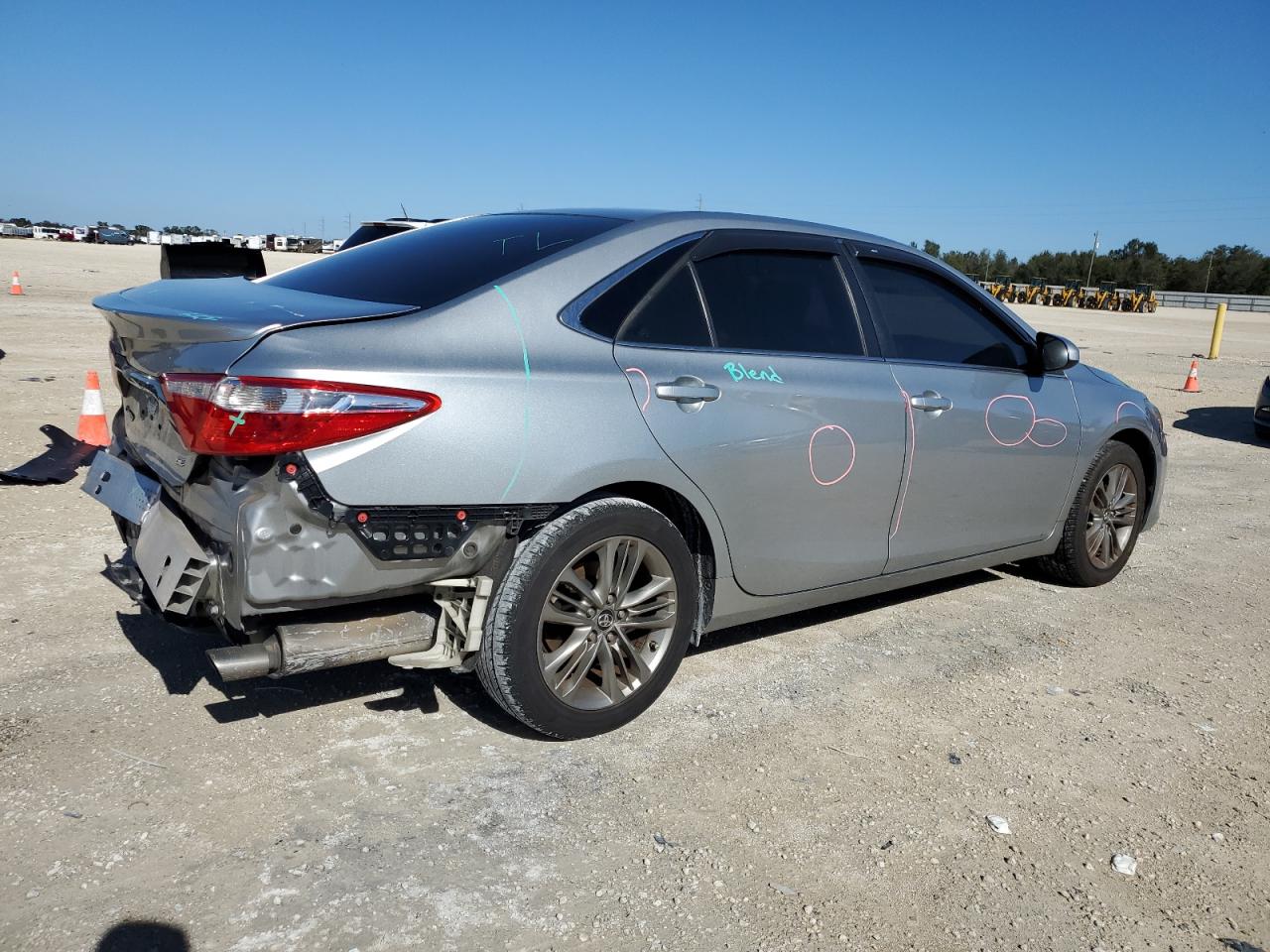 Obraz 3 z 2017 TOYOTA CAMRY LE 2017 z VIN 4T1BF1FK2HU765846