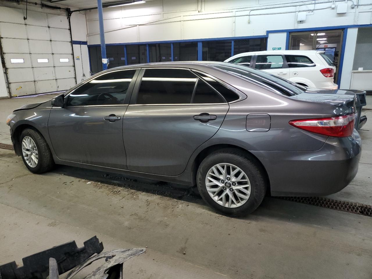 Изображение 2 2017 TOYOTA CAMRY LE 2017 с VIN 4T1BF1FK1HU717187