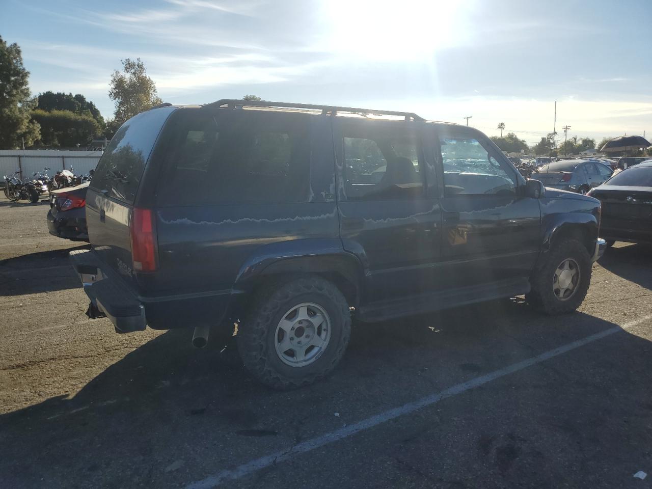 Image 3 of 1997 CHEVROLET TAHOE K1500 1997 with VIN 1GNEK13R5VJ410768