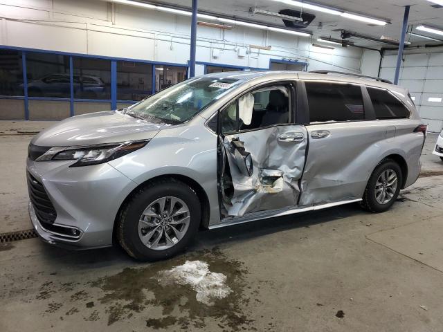 2021 TOYOTA SIENNA XLE 2021 image