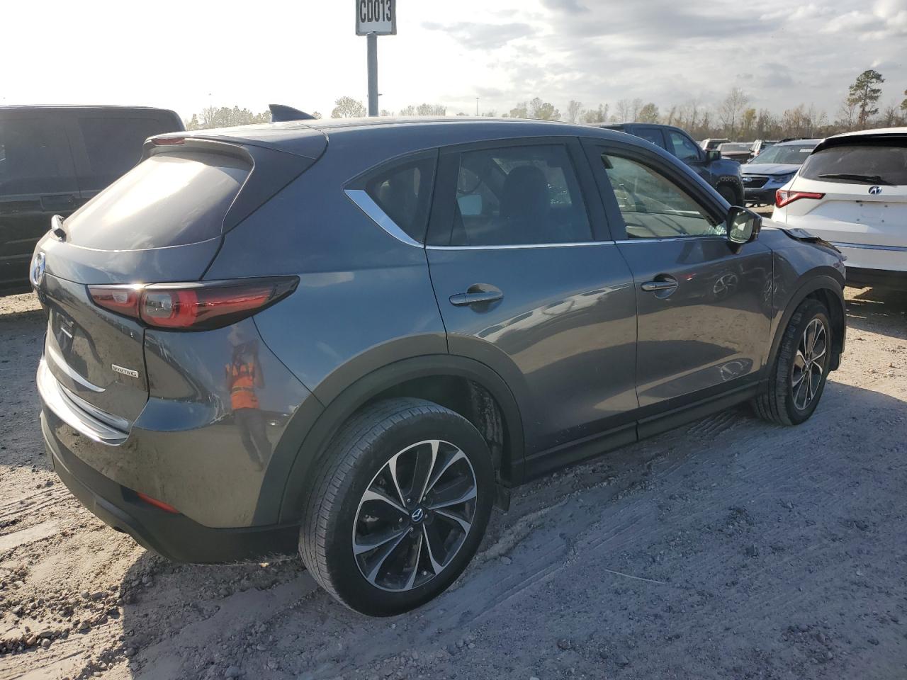 Image 3 of 2023 MAZDA CX-5 PREMIUM PLUS 2023 with VIN JM3KFBEM7P0113153