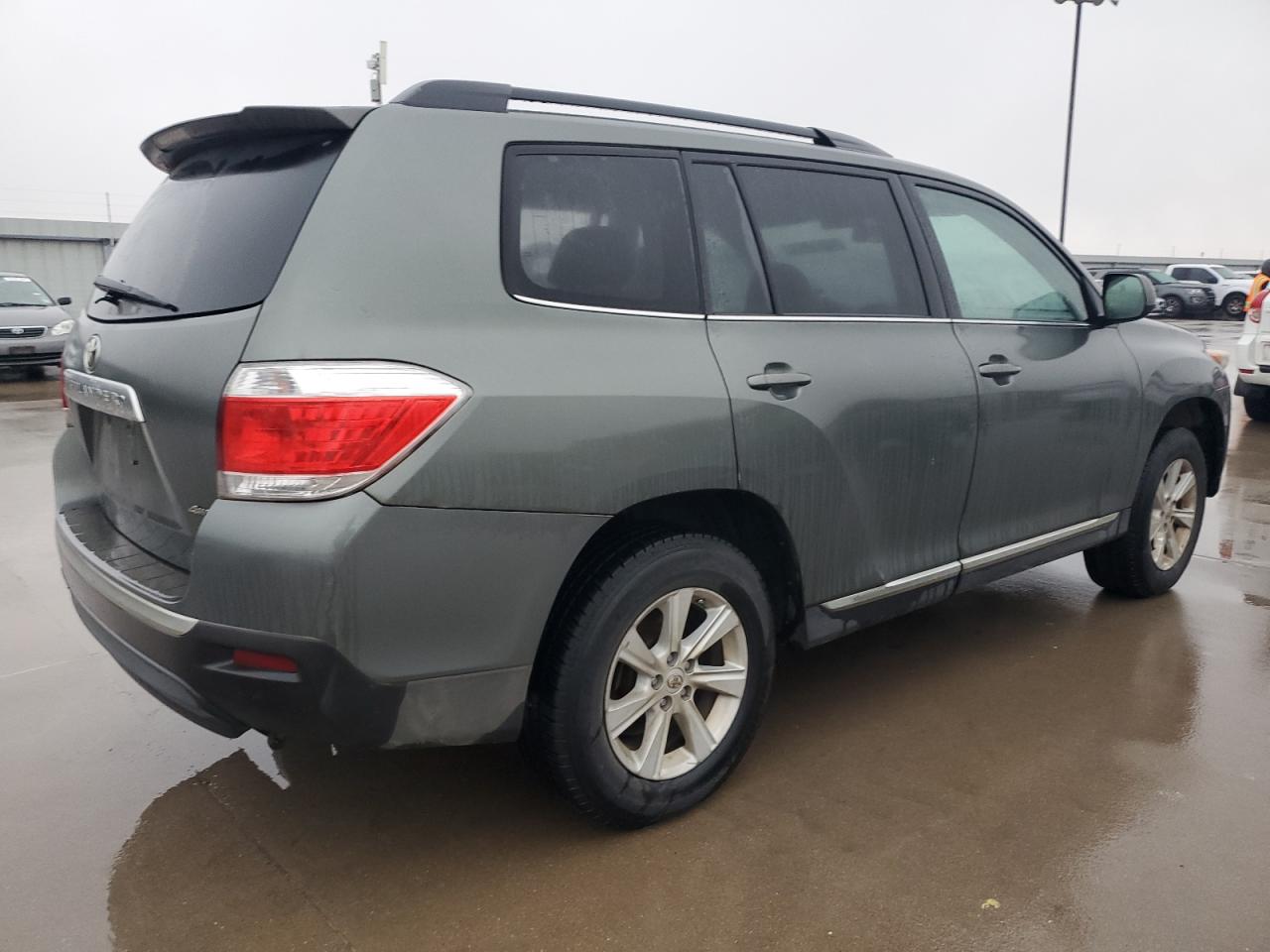 Image 3 of 2013 TOYOTA HIGHLANDER BASE 2013 with VIN 5TDBK3EH3DS246109