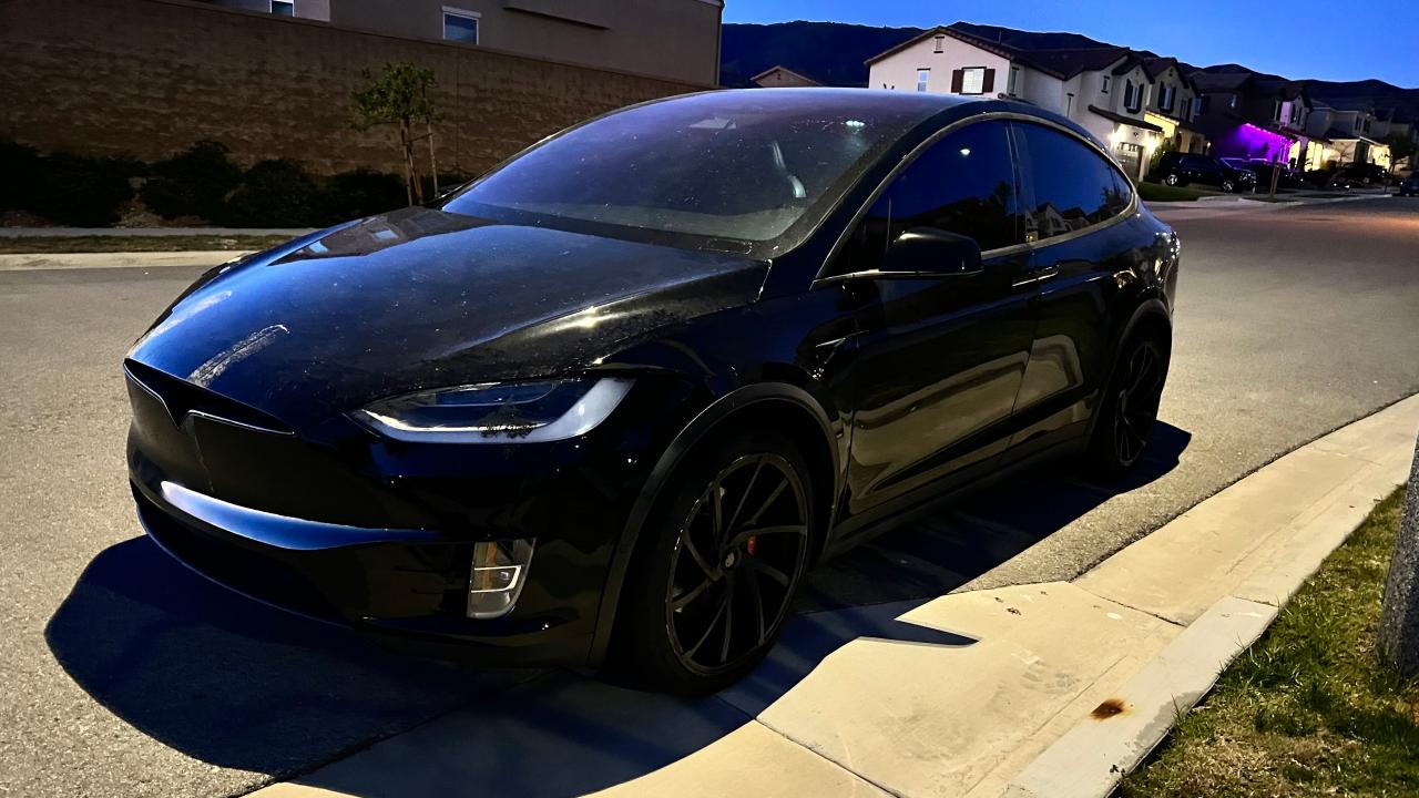 Obraz 2 z 2020 TESLA MODEL X  2020 z VIN 5YJXCAE47LF261008