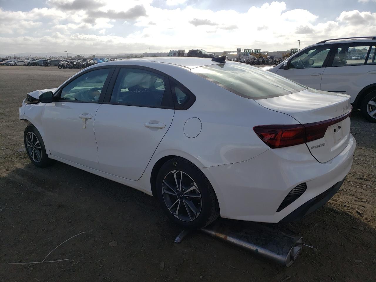 Изображение 2 2023 KIA FORTE LX 2023 с VIN 3KPF24ADXPE545332