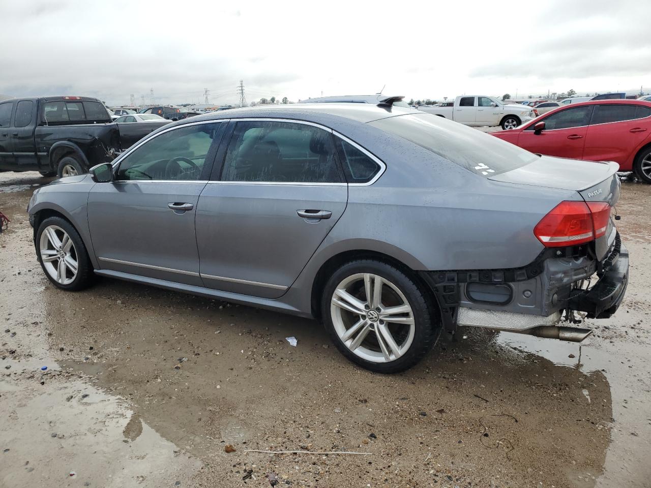 Изображение 2 2015 VOLKSWAGEN PASSAT SEL 2015 с VIN 1VWCV7A3XFC038758