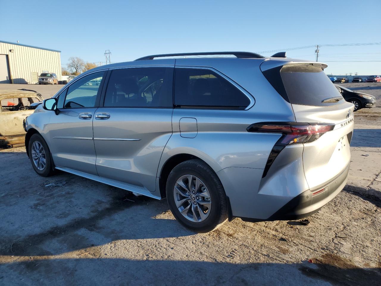 Image 2 of 2023 TOYOTA SIENNA XLE 2023 with VIN 5TDYRKECXPS142435