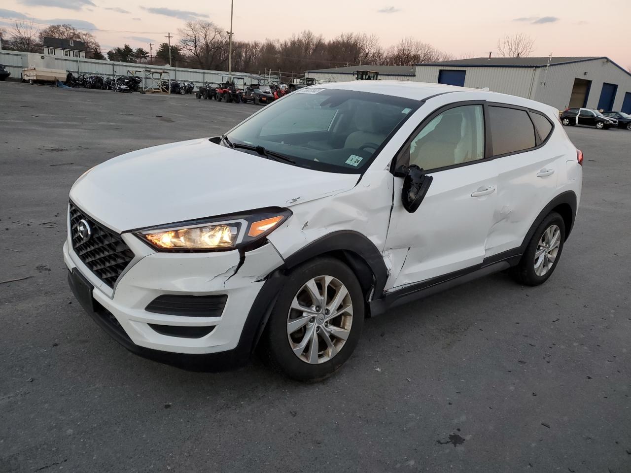 Image 1 of 2019 HYUNDAI TUCSON SE 2019 with VIN KM8J2CA49KU940922