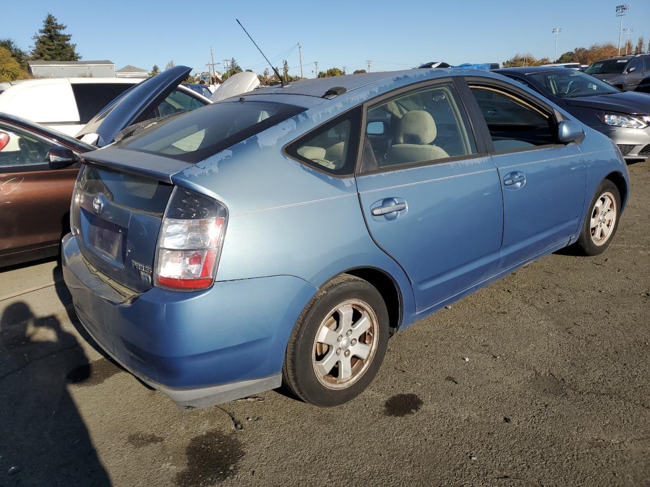 Image 3 of 2005 TOYOTA PRIUS  2005 with VIN JTDKB20U053032504