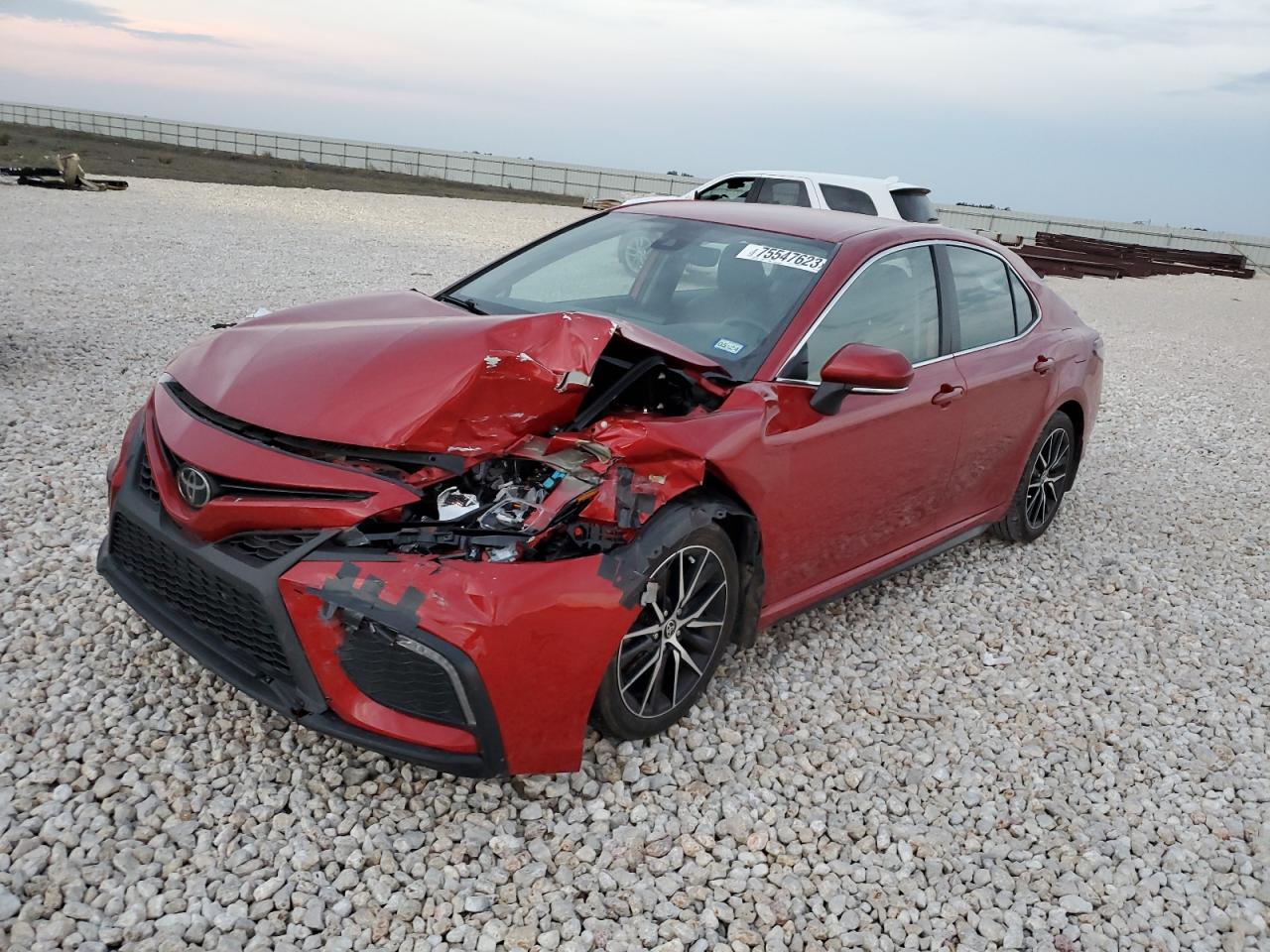 Obraz 1 z 2022 TOYOTA CAMRY SE 2022 z VIN 4T1G11AK2NU065252