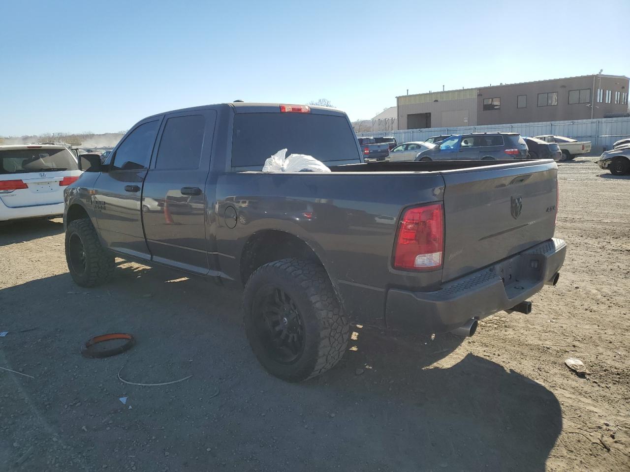 Obraz 2 z 2019 RAM 1500 CLASSIC TRADESMAN 2019 z VIN 1C6RR7KT0KS631925
