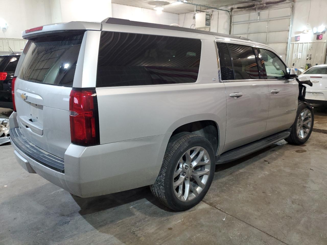 Obraz 3 z 2019 CHEVROLET SUBURBAN K1500 LT 2019 z VIN 1GNSKHKC8KR321993