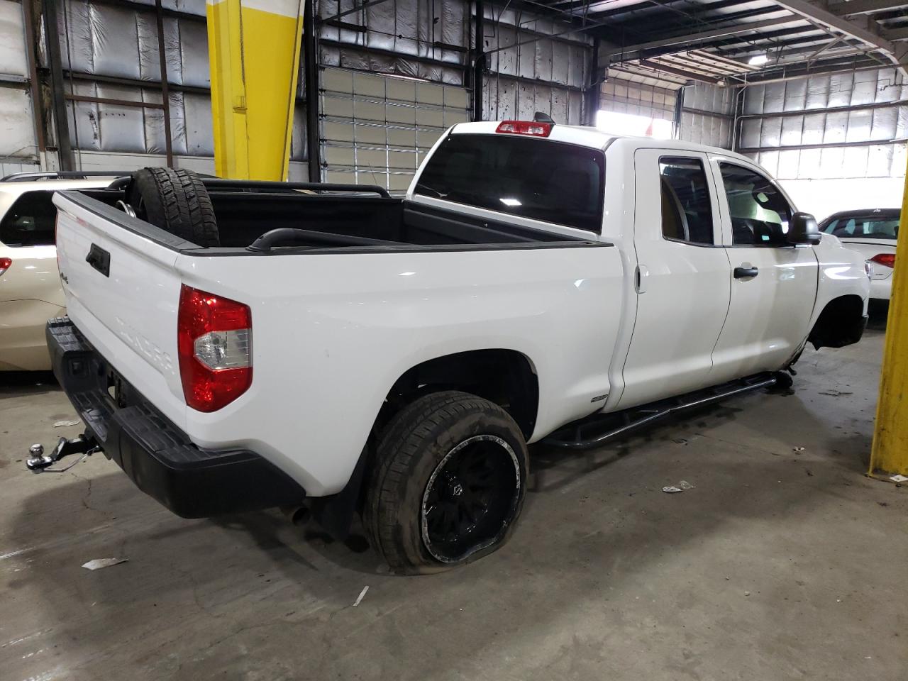 Изображение 3 2020 TOYOTA TUNDRA DOUBLE CAB SR/SR5 2020 с VIN 5TFUY5F17LX954148