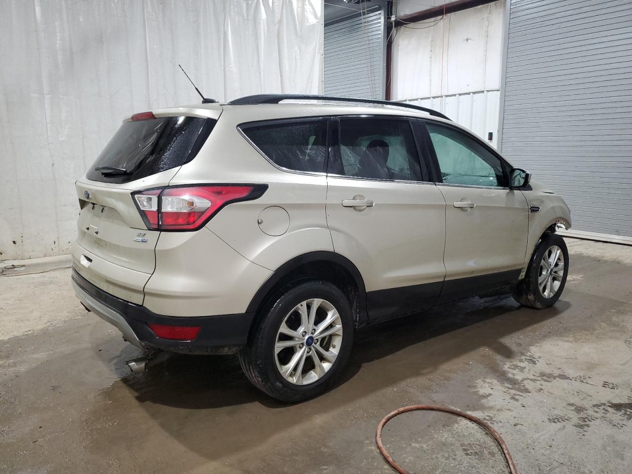 Изображение 3 2018 FORD ESCAPE SE 2018 с VIN 1FMCU9GD7JUA77890