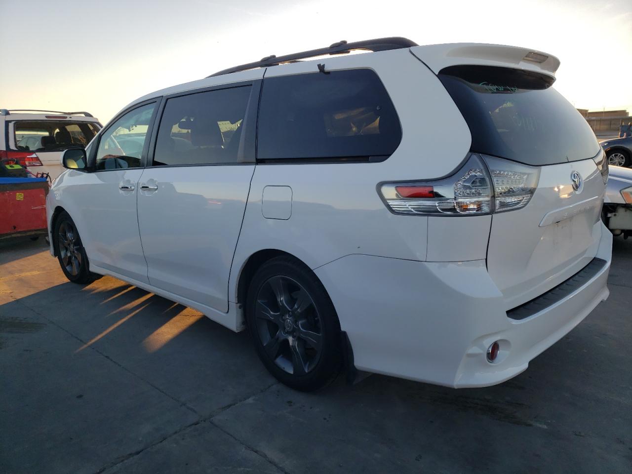 Obraz 2 z 2016 TOYOTA SIENNA SE 2016 z VIN 5TDXK3DC3GS736999