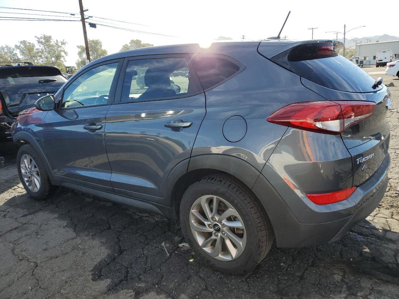 Изображение 2 2017 HYUNDAI TUCSON SE 2017 с VIN KM8J23A43HU525474