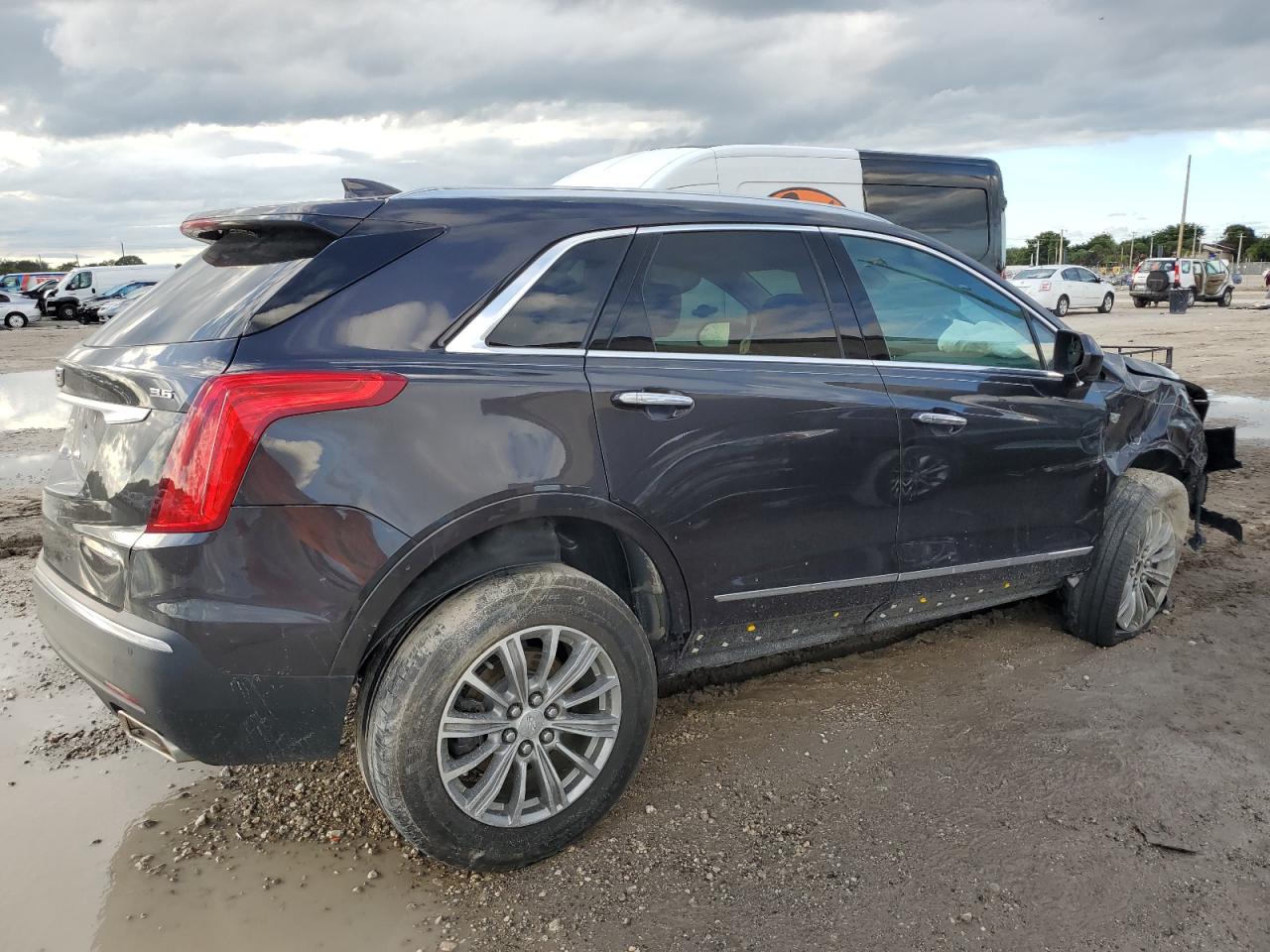Image 3 of Cadillac Xt5 Luxury 2017 with VIN 1GYKNBRS8HZ111567