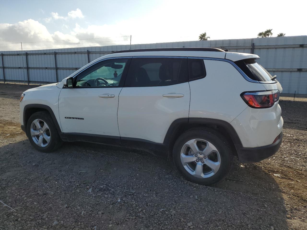 Image 2 of 2018 JEEP COMPASS LATITUDE 2018 with VIN 3C4NJCBB7JT338874