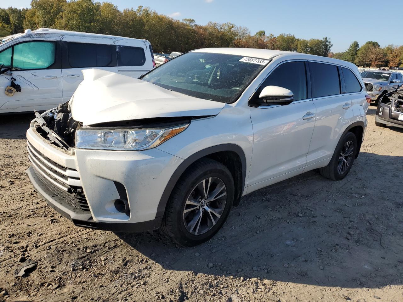 Obraz 1 z 2018 TOYOTA HIGHLANDER LE 2018 z VIN 5TDZARFH7JS039124