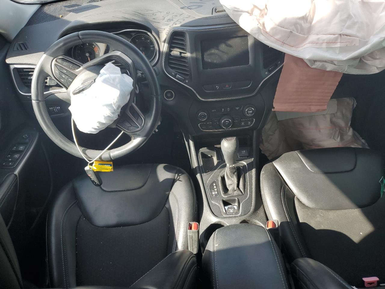 Image 2 of 2019 JEEP CHEROKEE LATITUDE PLUS 2019 with VIN 1C4PJLLB3KD327353