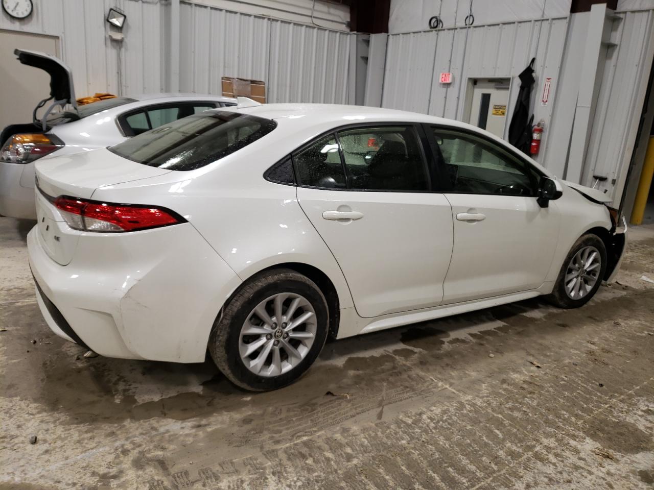 Obraz 3 z 2021 TOYOTA COROLLA LE 2021 z VIN JTDVPMAE0MJ131500