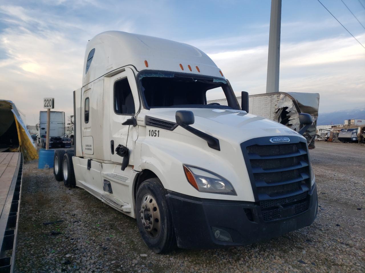 2022 FREIGHTLINER CASCADIA 126  2022 image