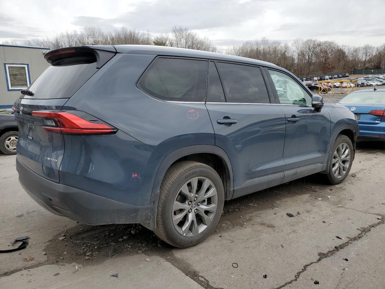 Image 3 of 2024 TOYOTA GRAND HIGHLANDER XLE 2024 with VIN 5TDAAAB57RS003035