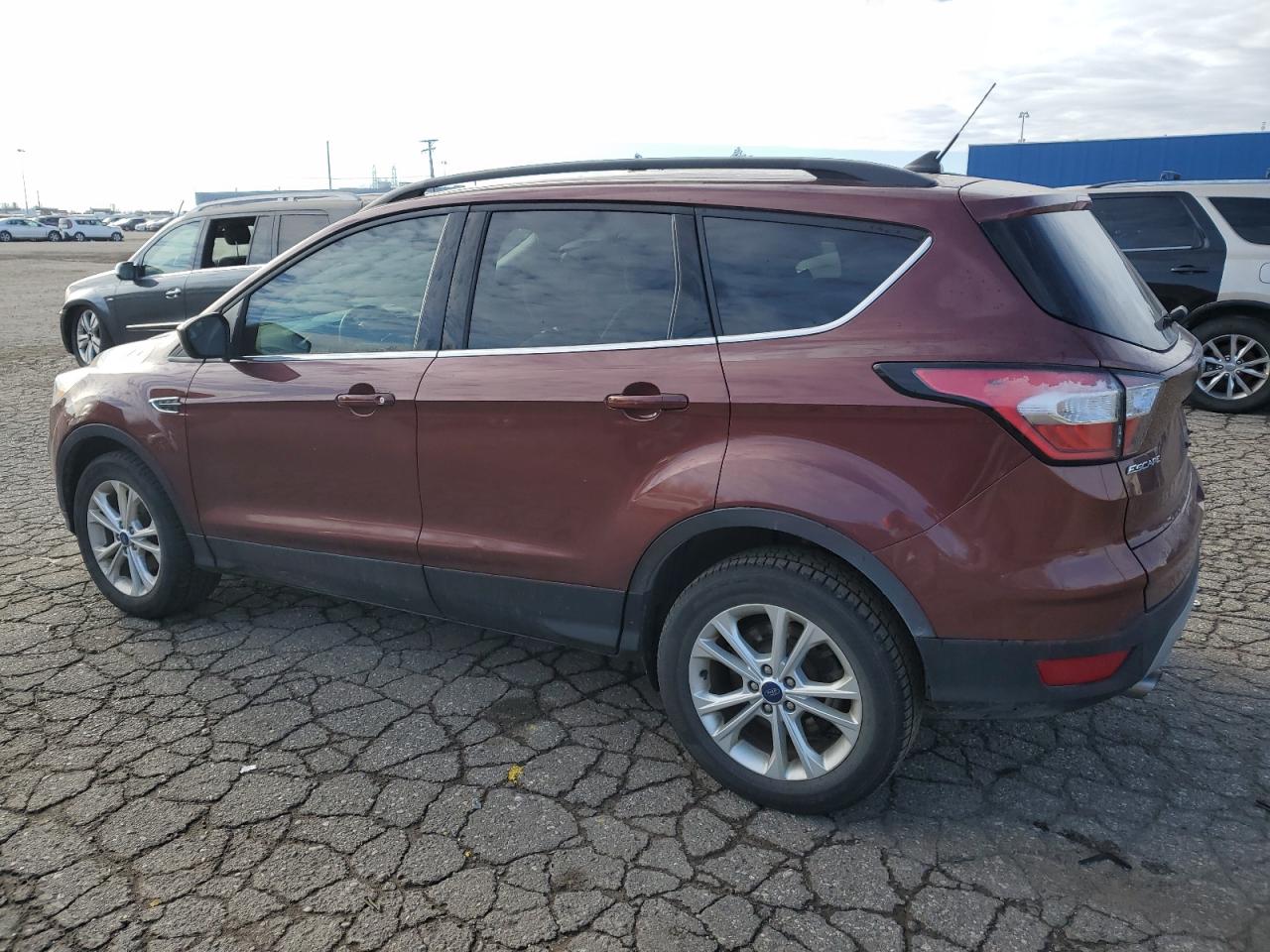 Изображение 2 2018 FORD ESCAPE SE 2018 с VIN 1FMCU0GD6JUC90681
