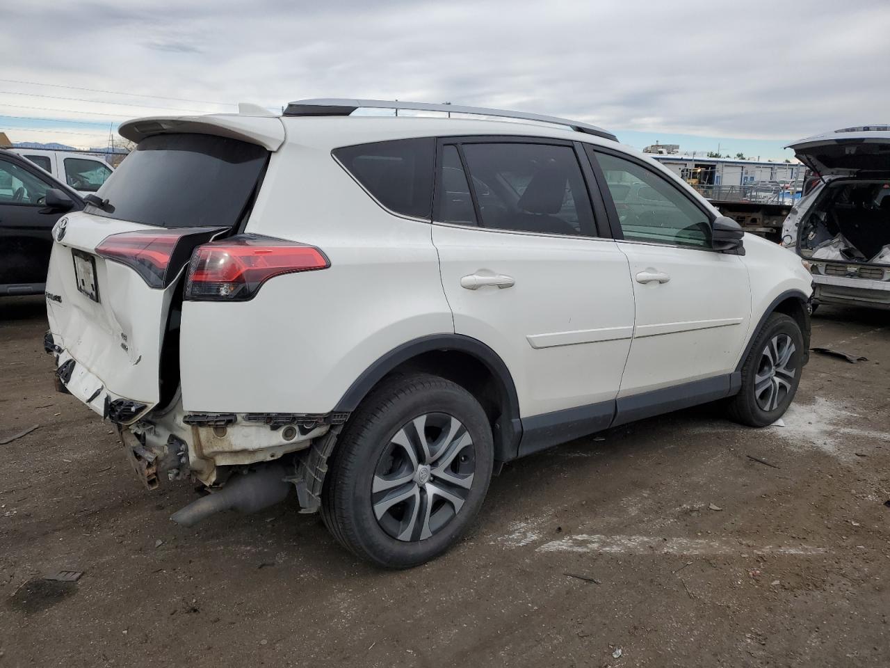 Изображение 3 2016 TOYOTA RAV4 LE 2016 с VIN JTMBFREV8GJ089174