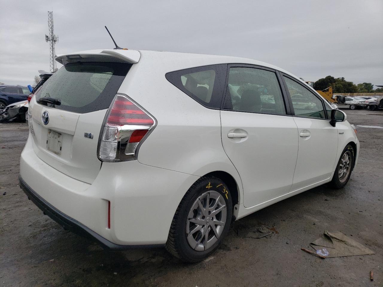 Изображение 3 2015 TOYOTA PRIUS V  2015 с VIN JTDZN3EU3FJ018114