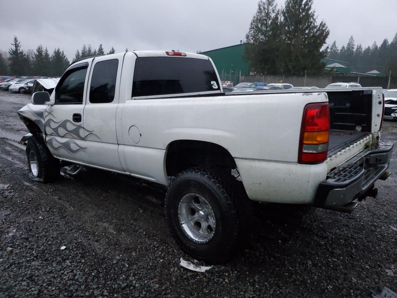 Image 2 of 2003 GMC NEW SIERRA K1500 2003 with VIN 2GTEK19V031178097
