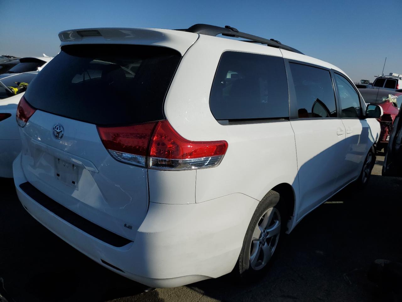 Image 3 of 2014 TOYOTA SIENNA LE 2014 with VIN 5TDKK3DC9ES483582