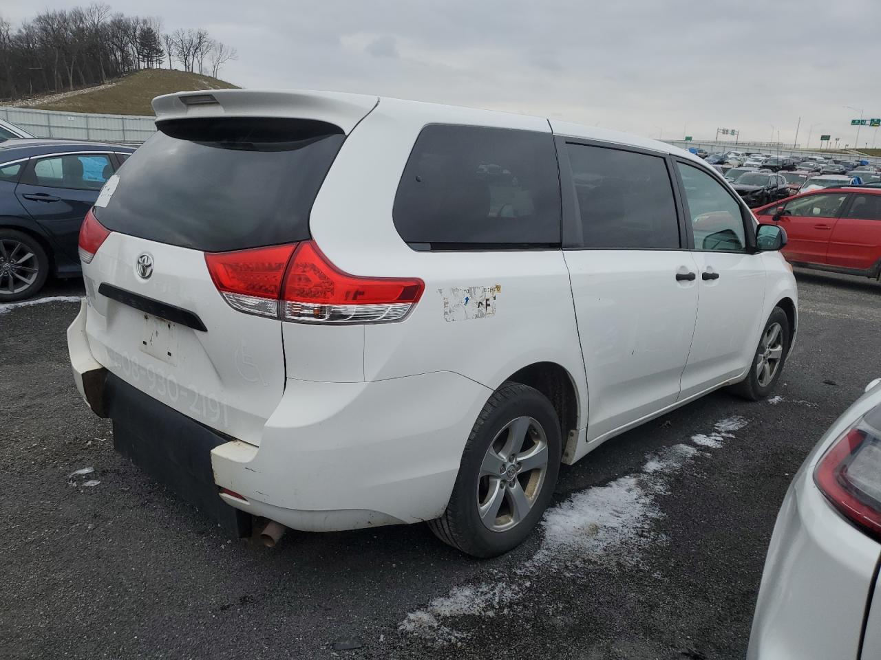 Obraz 3 z 2014 TOYOTA SIENNA  2014 z VIN 5TDZK3DC0ES490709